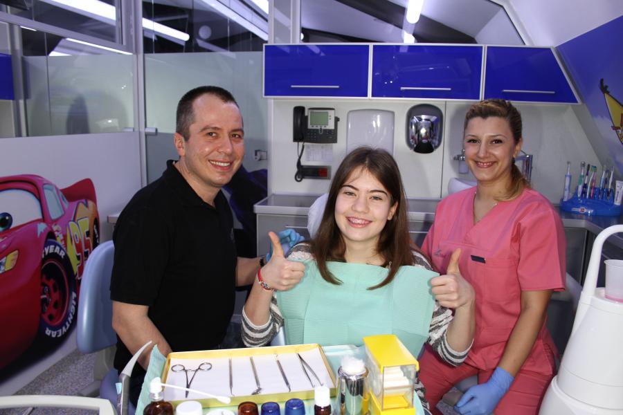 Poze DentalMed 04.03.2014 173 Aparat dentar pentru copii si adulti in Bucuresti